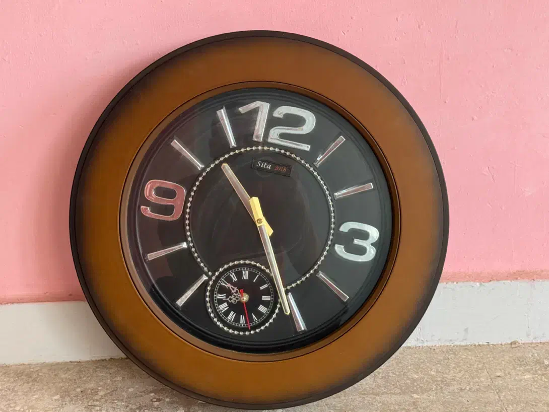 فروش فوری یکعدد ساعت دیواری|ساعت دیواری و تزئینی|آبادان, |دیوار