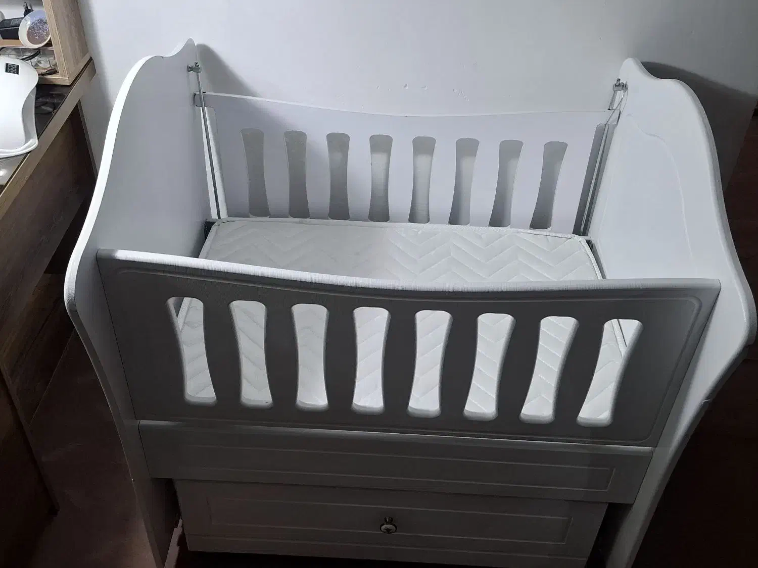 تخت نوزاد|اسباب و اثاث بچه|دماوند, دماوند|دیوار