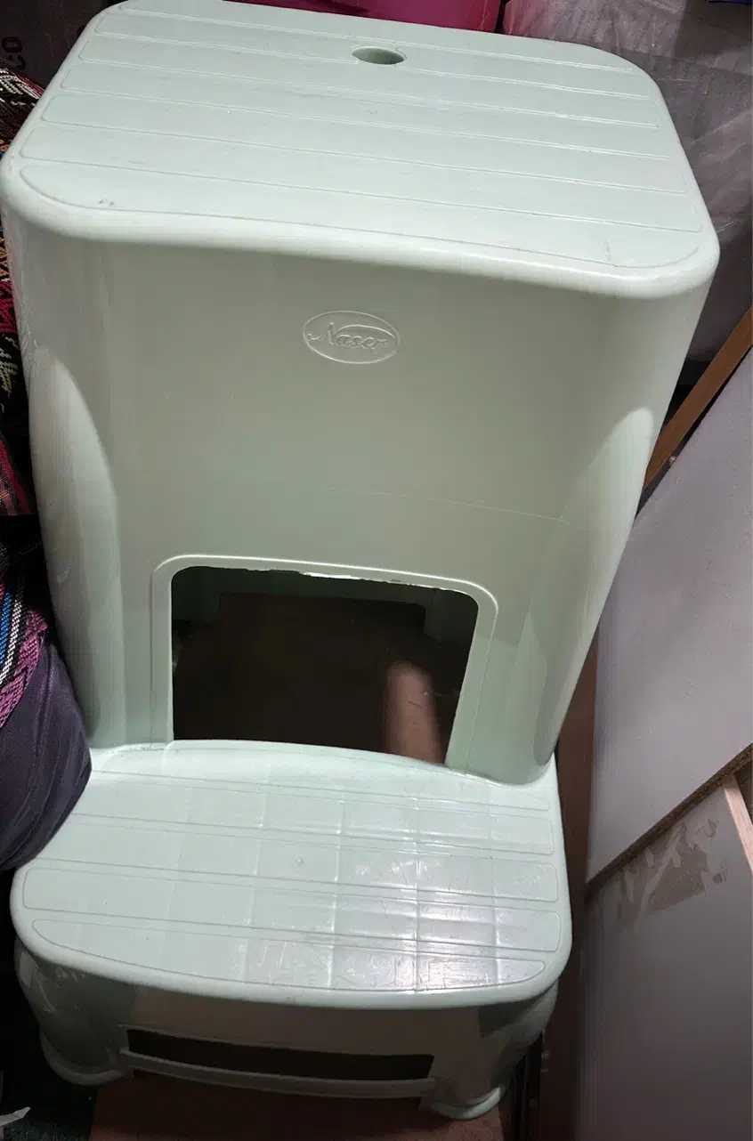 چهارپایه پلاستیکی|صندلی و نیمکت|ساری, |دیوار