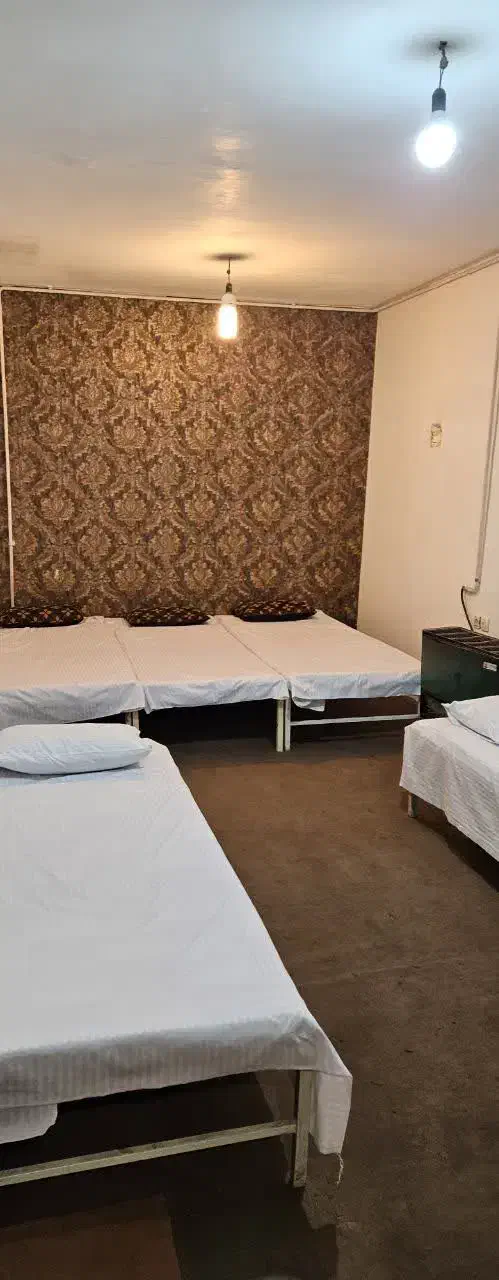 زائر سرا پنج تخته هر تخت سیصد|اجارهٔ کوتاه‌مدت آپارتمان و سوئیت|قم, الوندیه و گذر صادق|دیوار