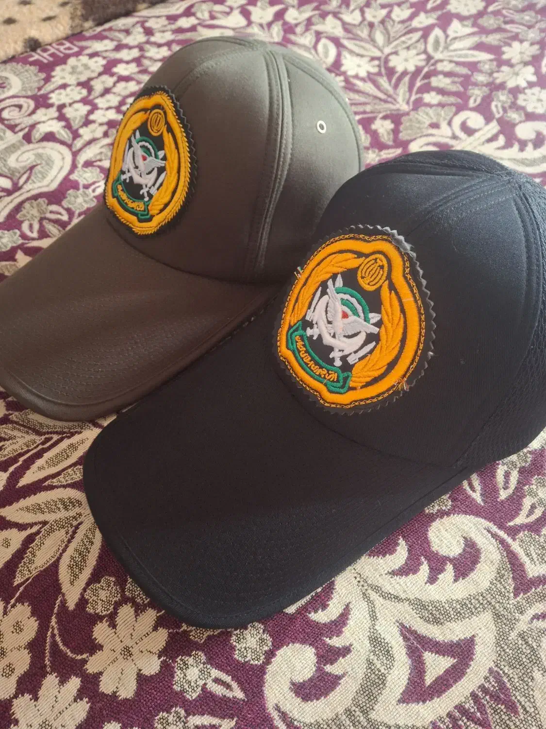 کلاه نظامی|لباس|خوی, |دیوار