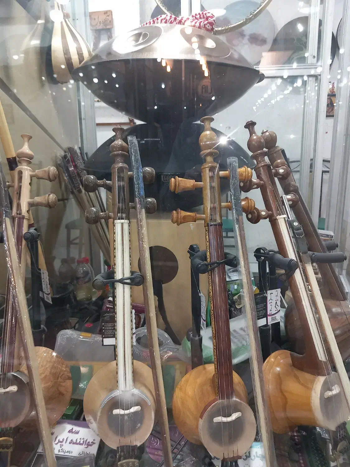 گالری موسیقی بتهوون|سازهای سنتی|اندیمشک, |دیوار