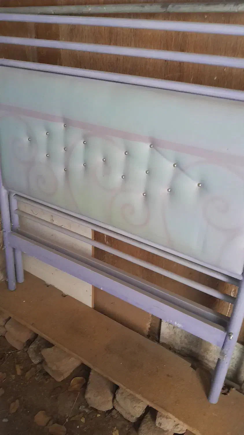 تخت خواب تک نفره فلزی بزرگ|تخت و سرویس خواب|نیر (اردبیل), |دیوار