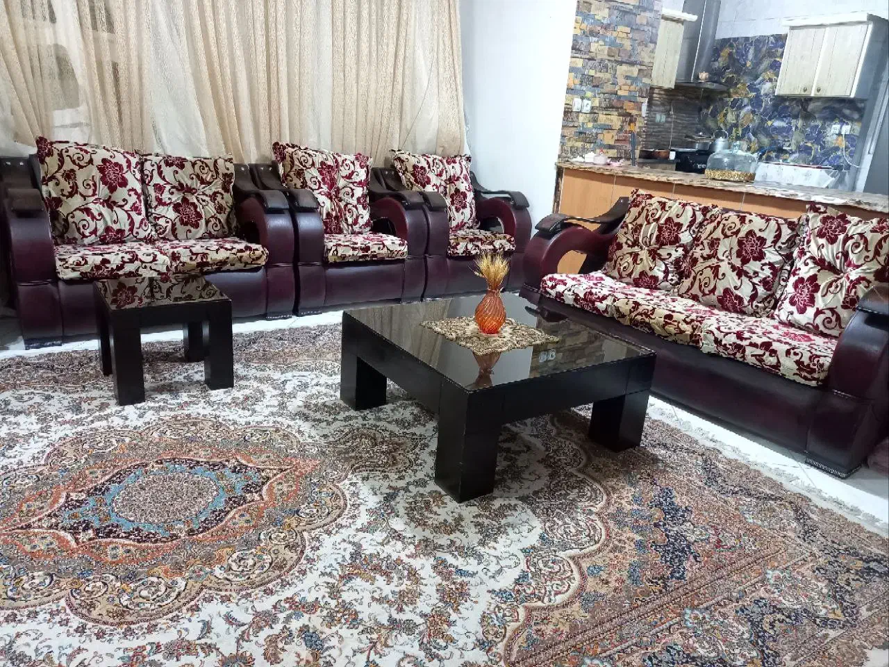 مبل ۷نفره راحتی|مبلمان خانگی و میز عسلی|شاهین‌شهر, عطار|دیوار