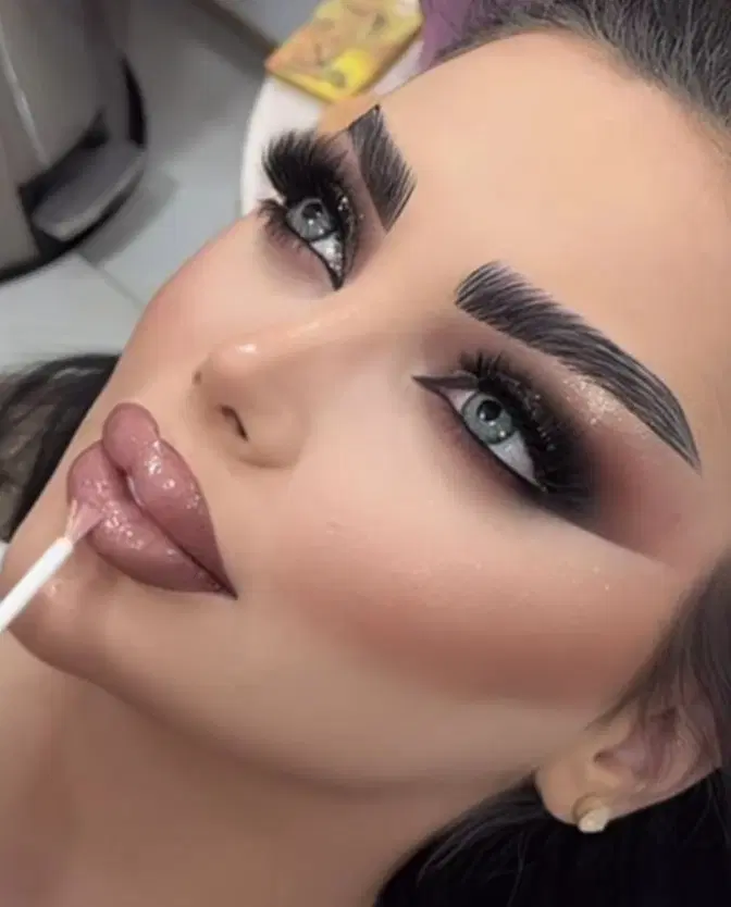 خدمات وآموزش میکاپ و کاشت ناخن با تخفیف ویژه|خدمات زیبایی و سلامت|تبریز, |دیوار