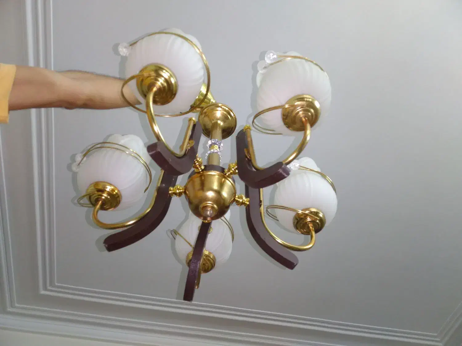 لوستر|لوستر و چراغ آویز|اندیشه, اندیشه فاز ۱|دیوار