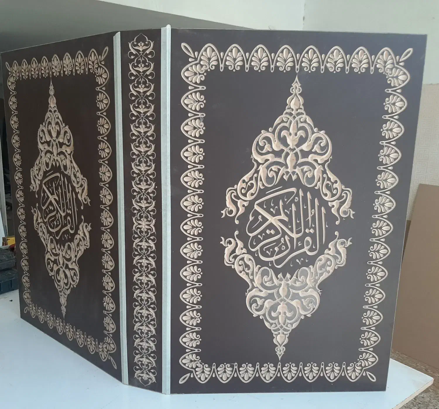 ماکت بزرگ قران کریم|مجسمه، تندیس، ماکت|کرمان, |دیوار