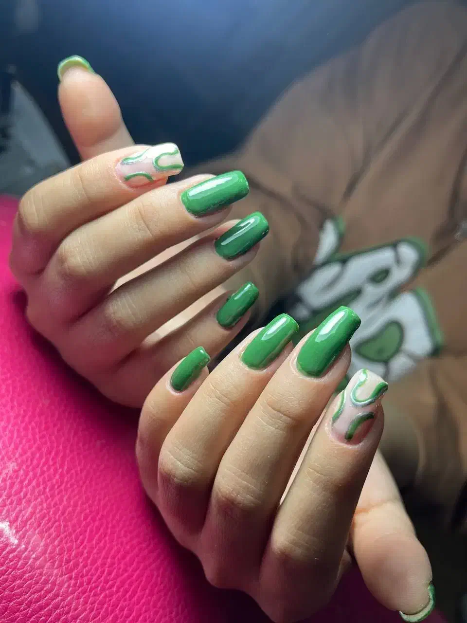 کاشت ناخن|خدمات آرایشگری و زیبایی|تربت جام, بیست متری منبع آب|دیوار