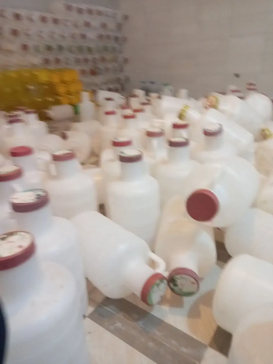 دبه خیارشوری|ظروف نگهدارنده، پلاستیکی، یکبارمصرف|فلاورجان, |دیوار