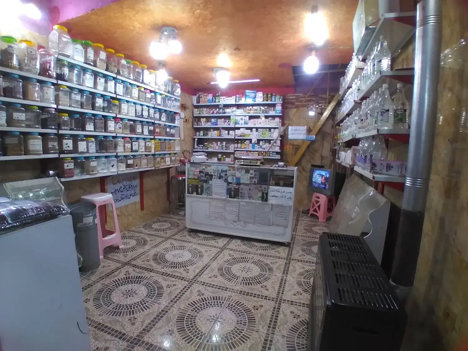 واگذاری عطاری امام رضا مغازه امتیاز ۷ ساله|اجارهٔ مغازه و غرفه|لاهیجان, یحی آباد|دیوار