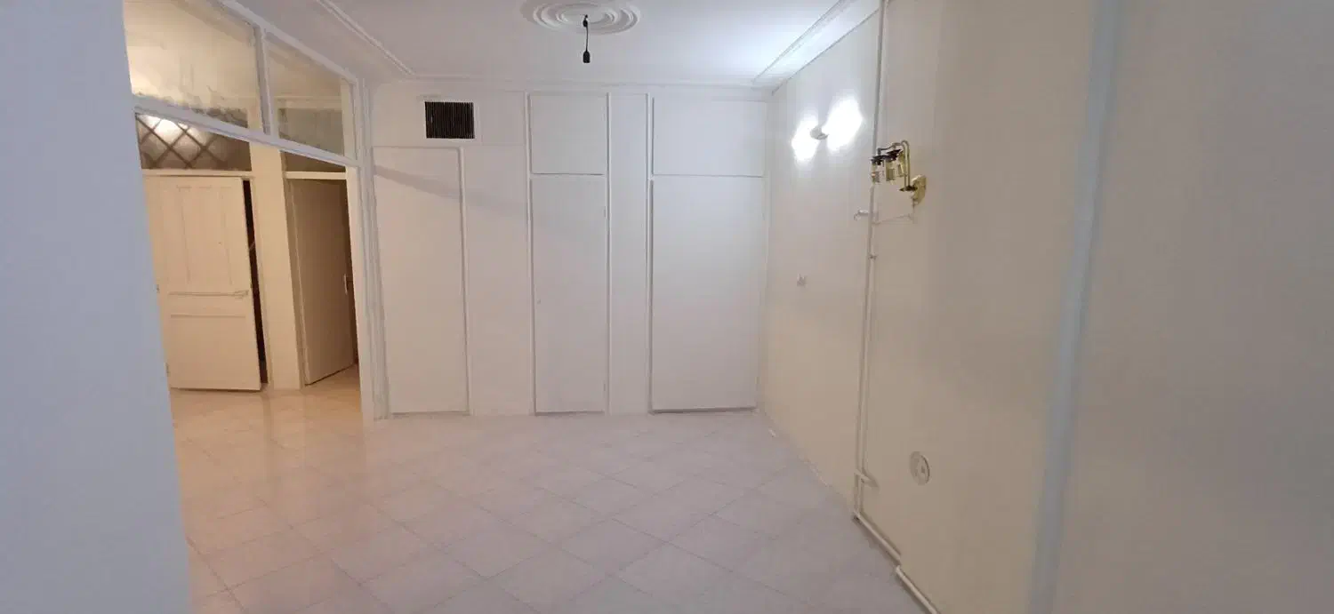 واحد ۷۰ متری پیروزی نبش اول نیروهوایی مترو نبرد