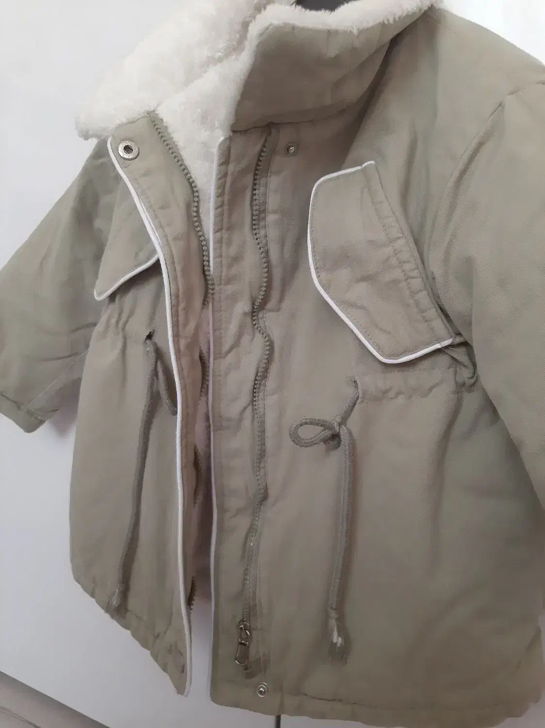 تعدادی لباس بچگانه در حد نو|کفش و لباس بچه|رشت, گلسار|دیوار