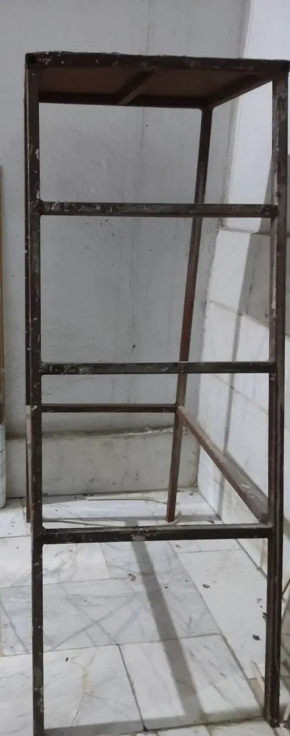 چهارپایه آهنی|صندلی و نیمکت|گرگان, |دیوار