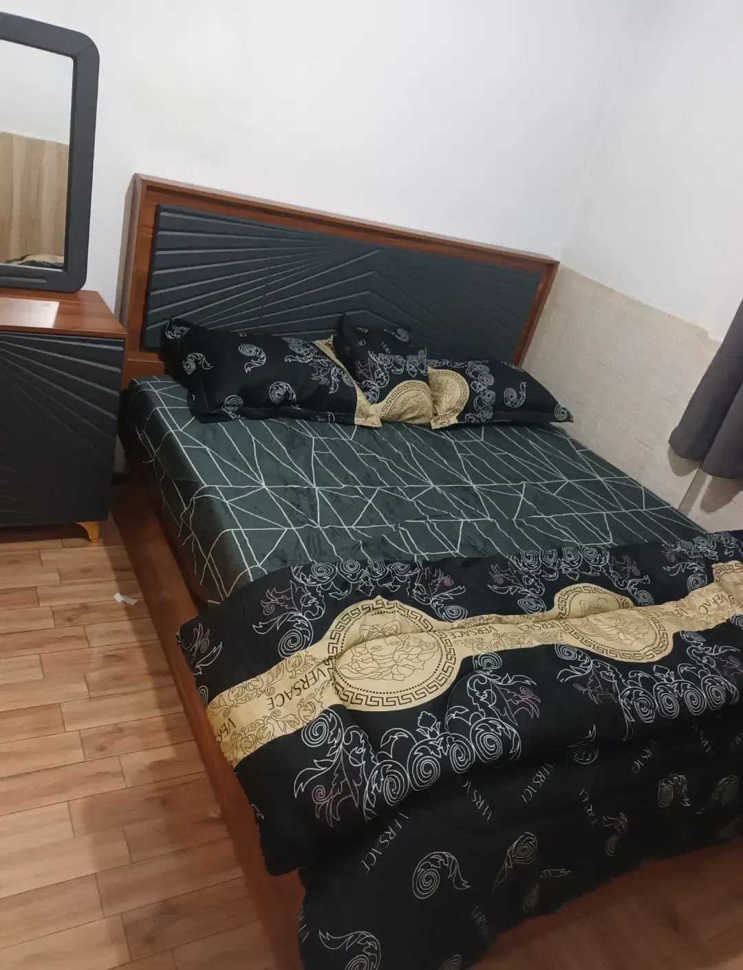 سرویس خواب و تخت دونفره نئون دار بهمراه کفی جکدار|تخت و سرویس خواب|تهران, بهداشت|دیوار
