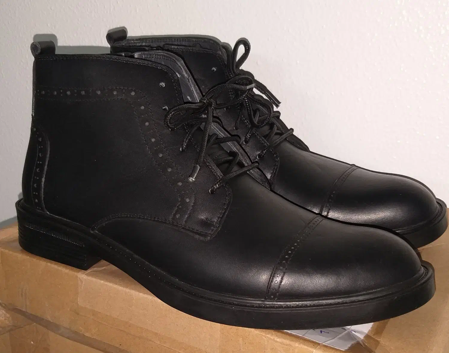 بوت چرم تبریز|کیف، کفش، کمربند|شاهین‌شهر, اقبال لاهوری|دیوار