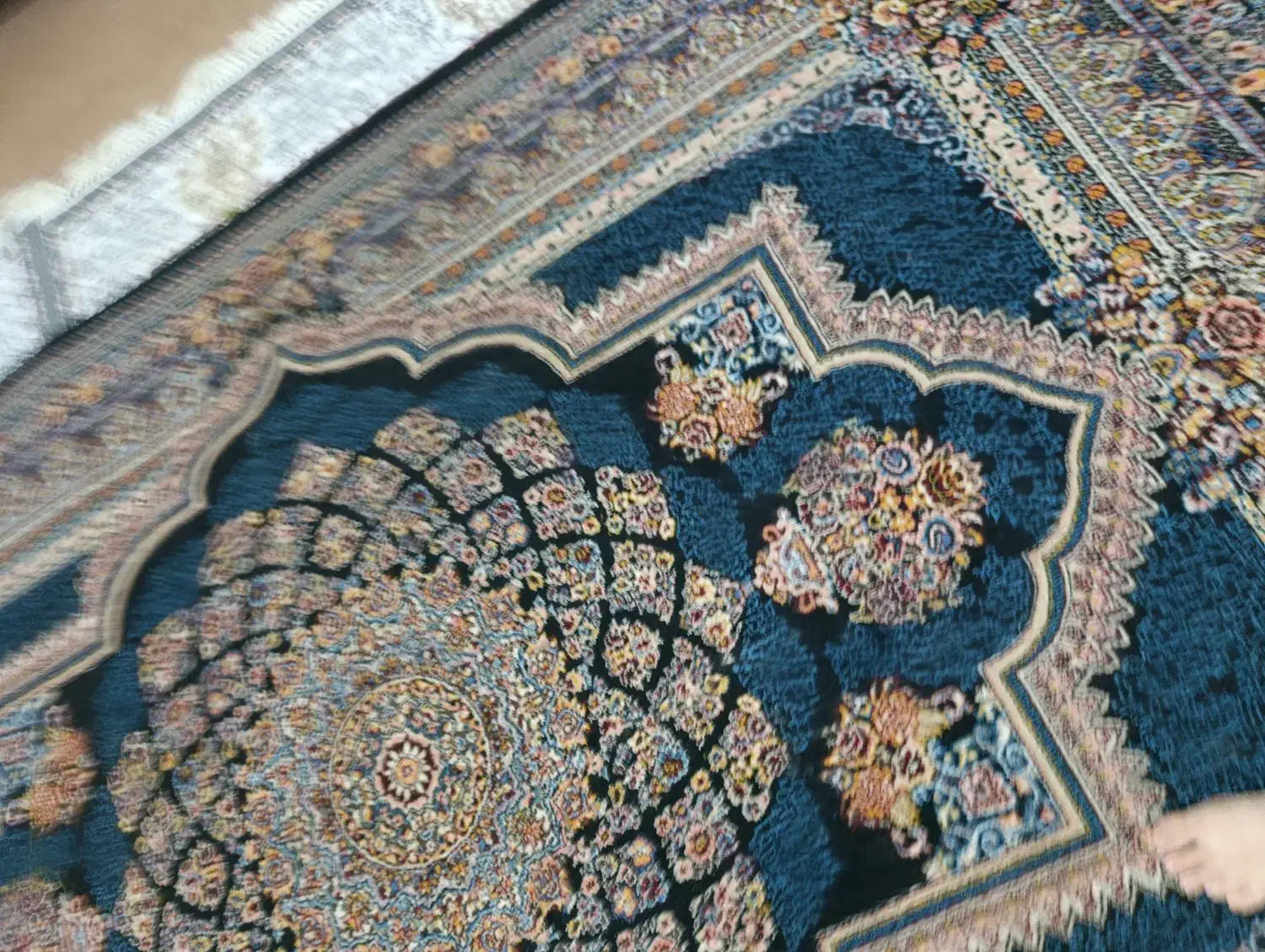 ۴ تا فرش ۶متری ۷۰۰ شانه کاملا سالم همگی باهم۱۳۹۰۰ت|فرش|مراغه, |دیوار