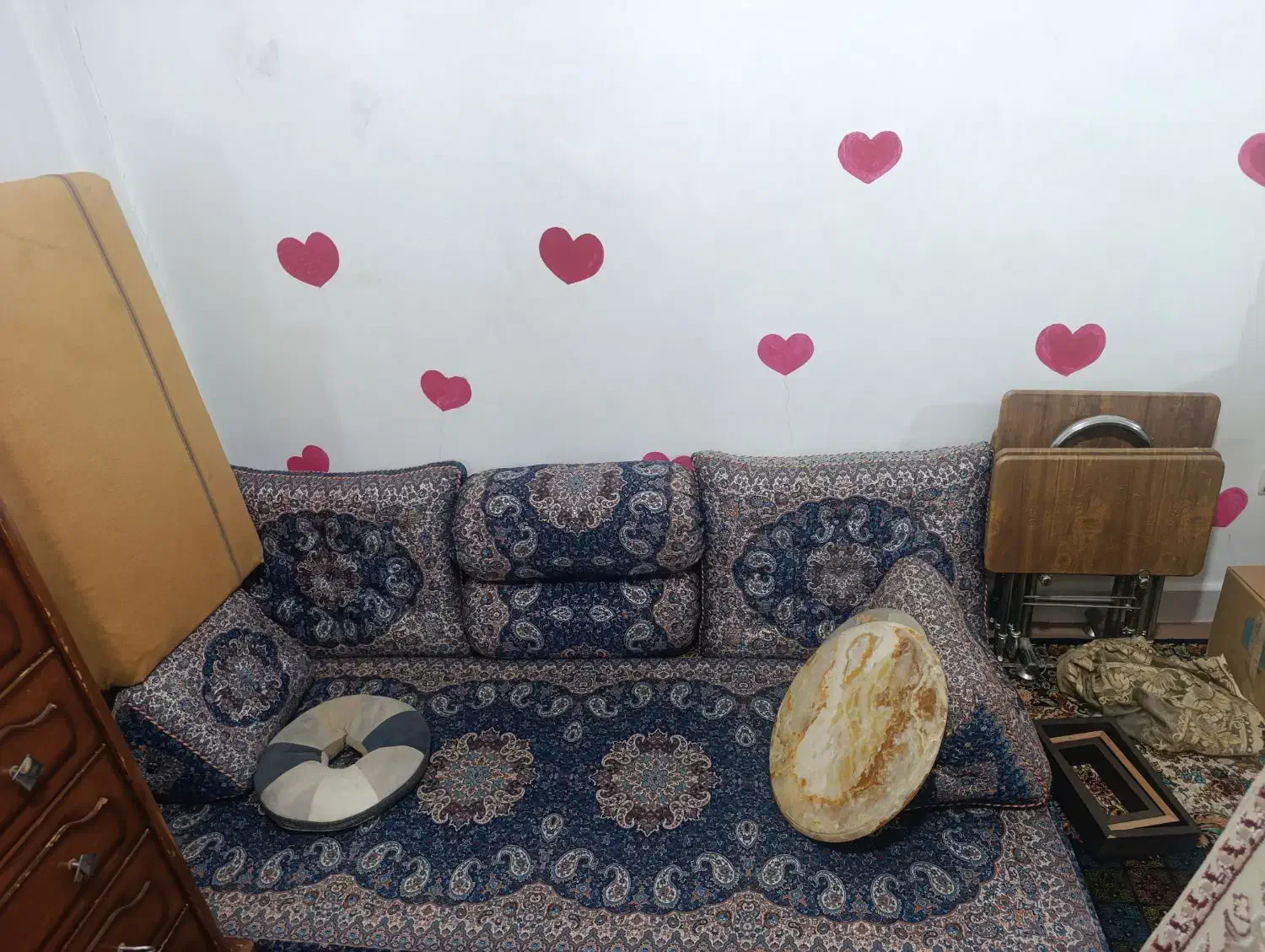 شاه نشین|پشتی|قدس, شهر‌قدس|دیوار