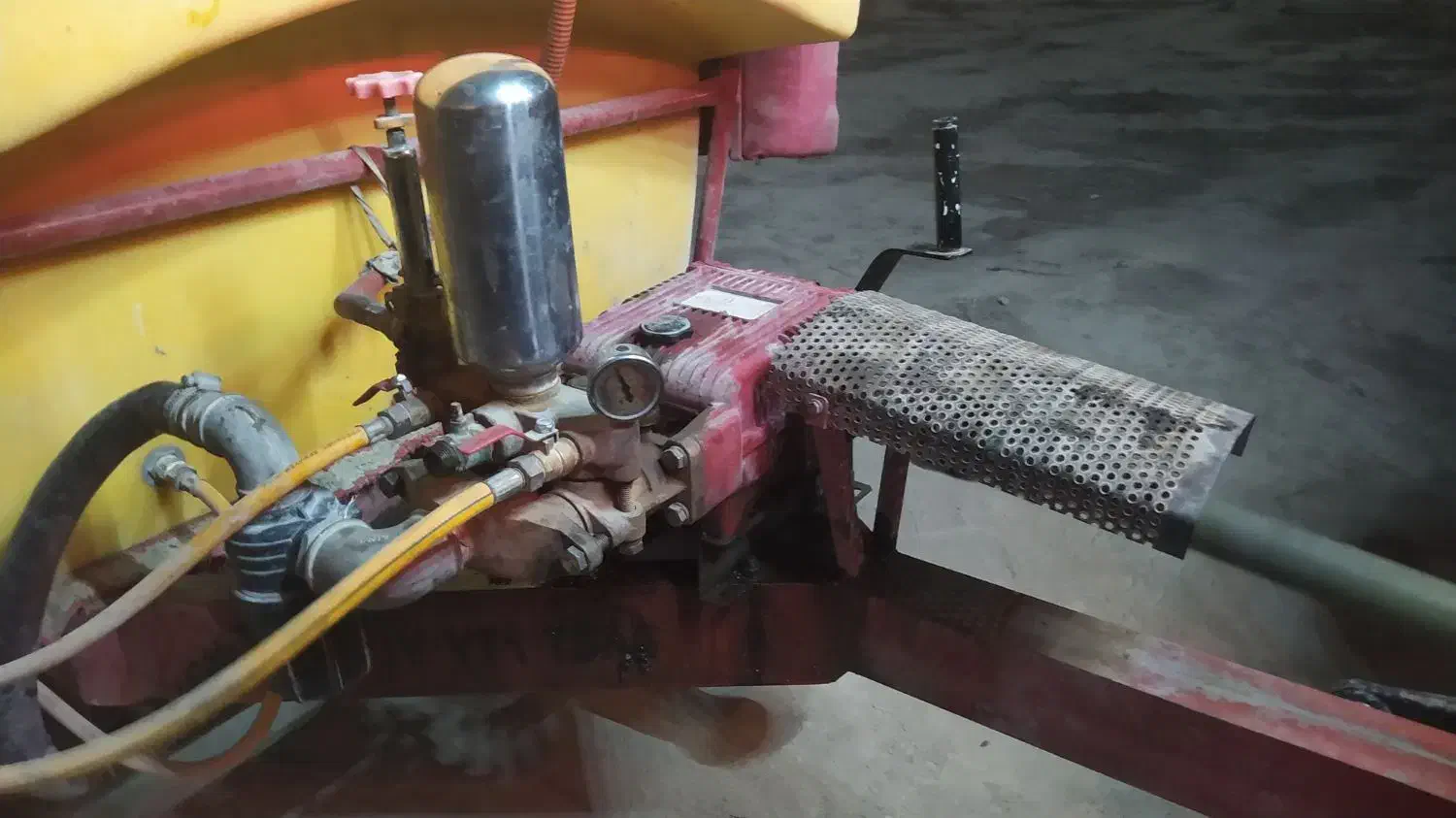 سمپاش ۲۰۰۰ لیتری پمپ ۱۵۰|ماشینآلات صنعتی|شیراز, داریون|دیوار