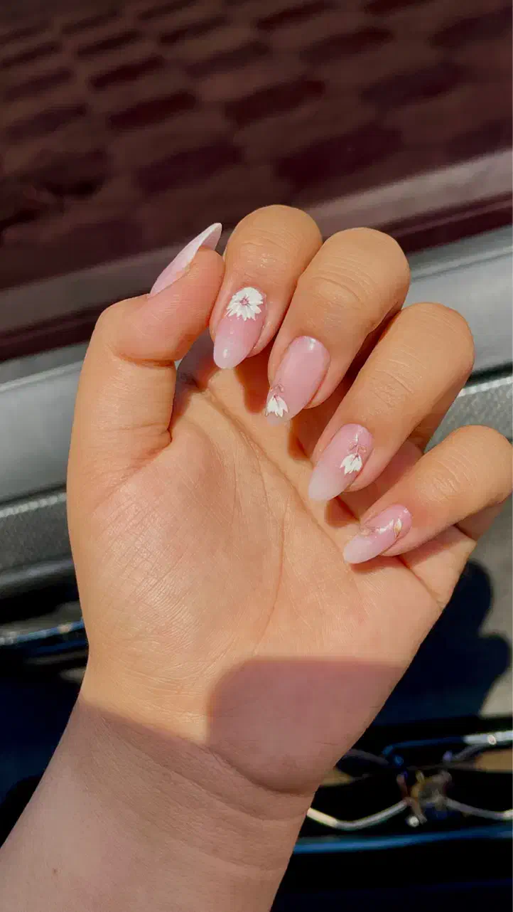 کاشت ناخن ۴۹۰ تومن با ظرافت بالا|خدمات آرایشگری و زیبایی|بندر گناوه, |دیوار