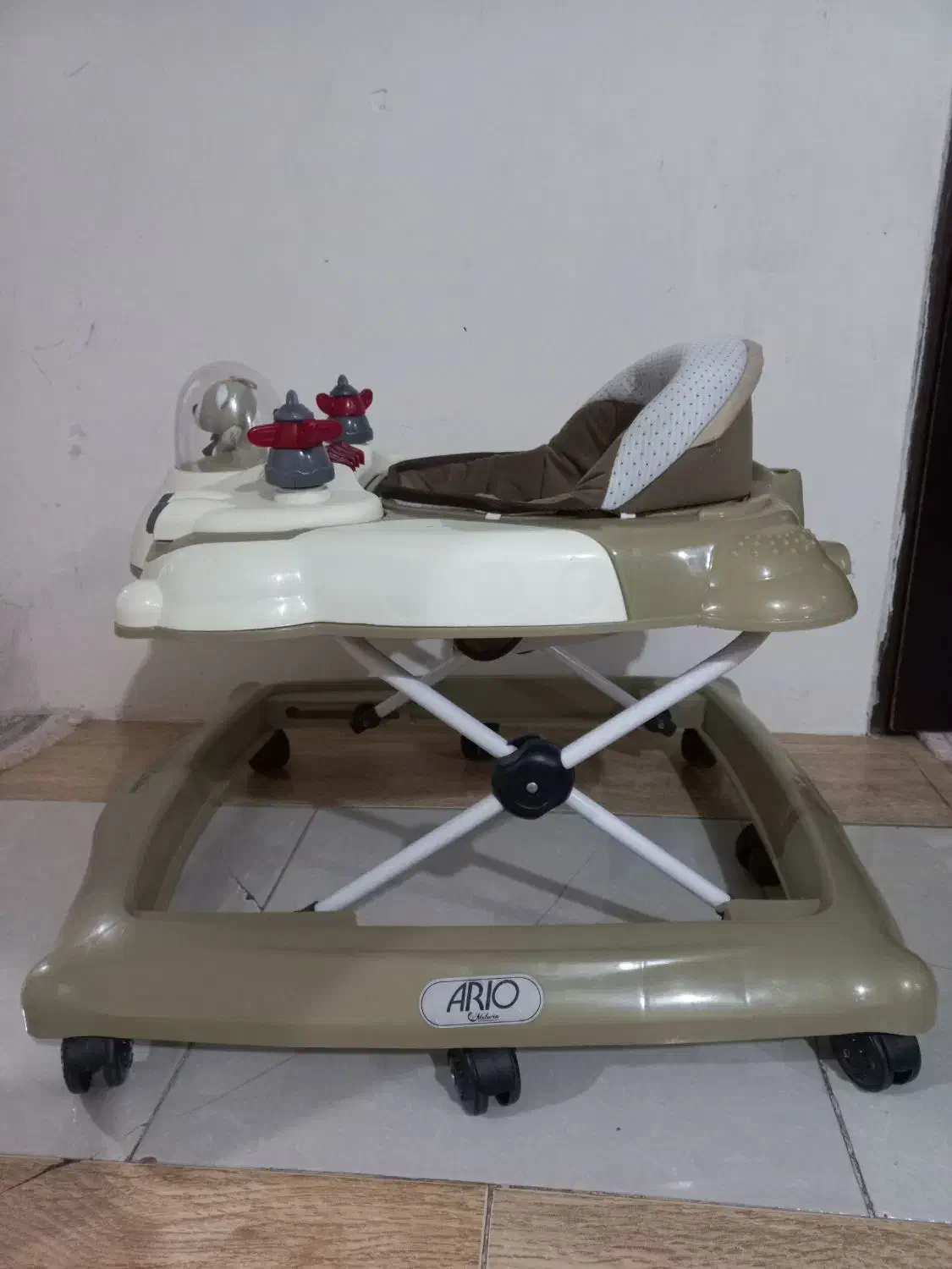 رورویک کرم و سفید|کالسکه و لوازم جانبی|طرقبه, |دیوار