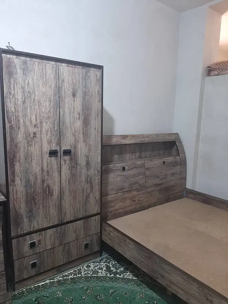 فروش تخت‌ دونفره وکمدلباسی ومیزتحریر|تخت و سرویس خواب|شیراز, شهرک امیر کبیر|دیوار