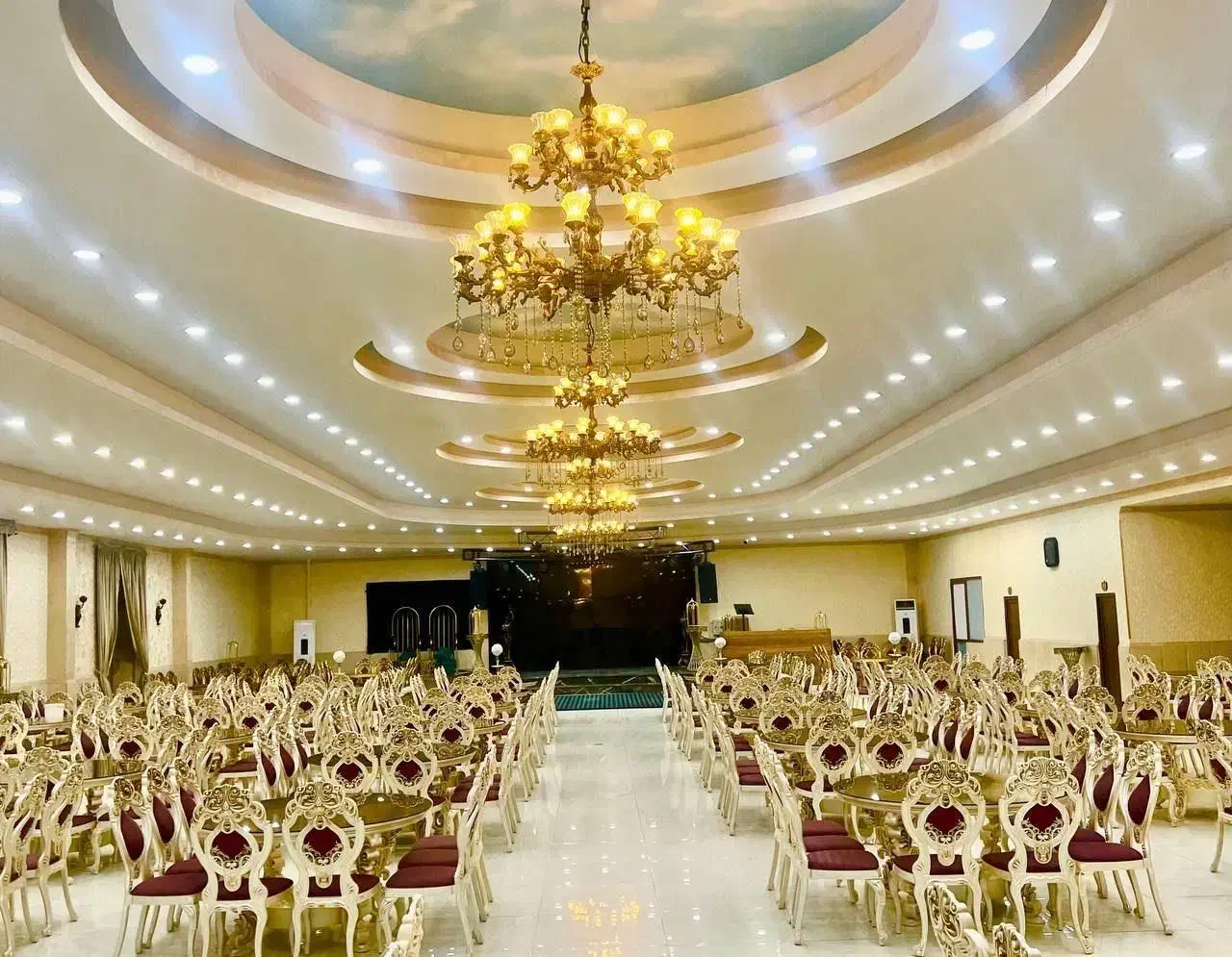 سرآشپز به همراه تیم آشپزی|استخدام خدمات فروشگاه و رستوران|تهران, شهید رجایی|دیوار