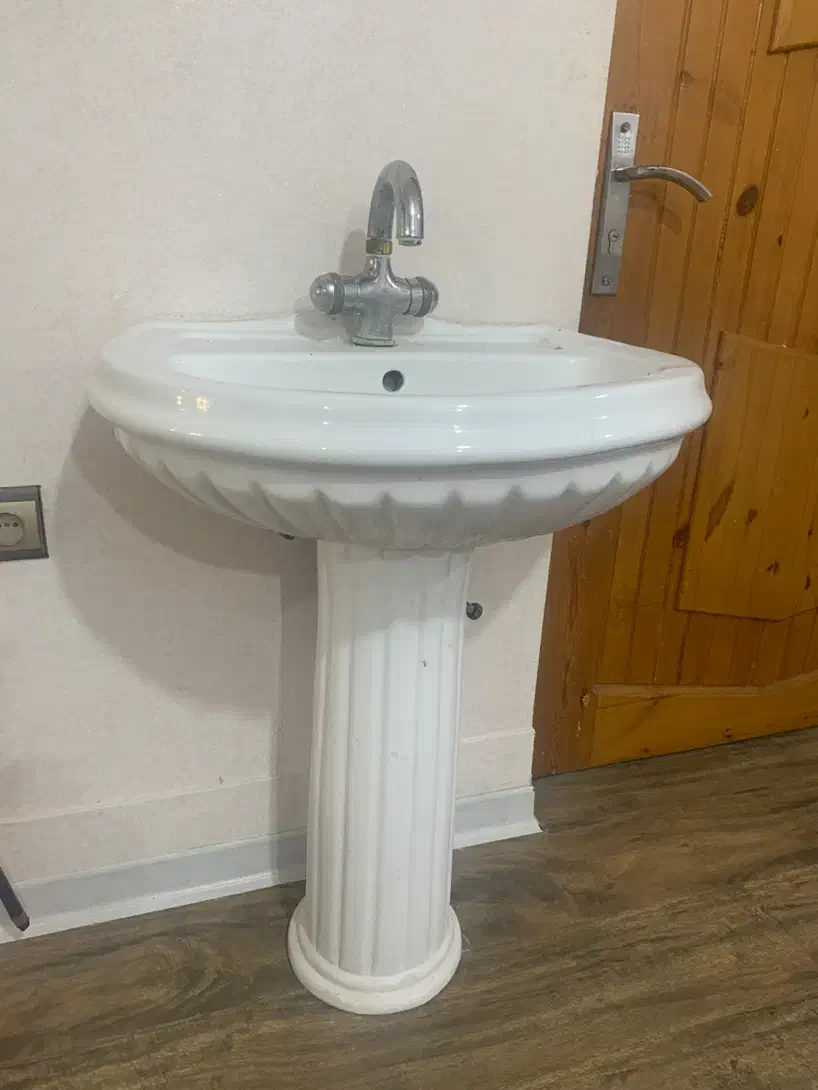 روشویی همراه با شیر|لوازم سرویس بهداشتی|بندرعباس, |دیوار