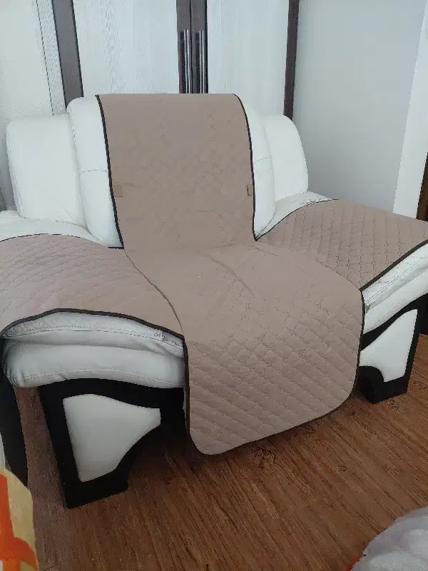 مبل چهار نفره چرم سفید|مبلمان خانگی و میز عسلی|شاهینشهر, حافظ جنوبی|دیوار