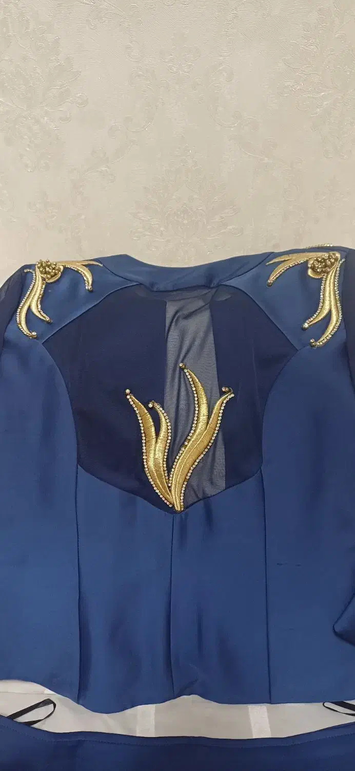 کت ودامن|لباس|بهارستان, |دیوار