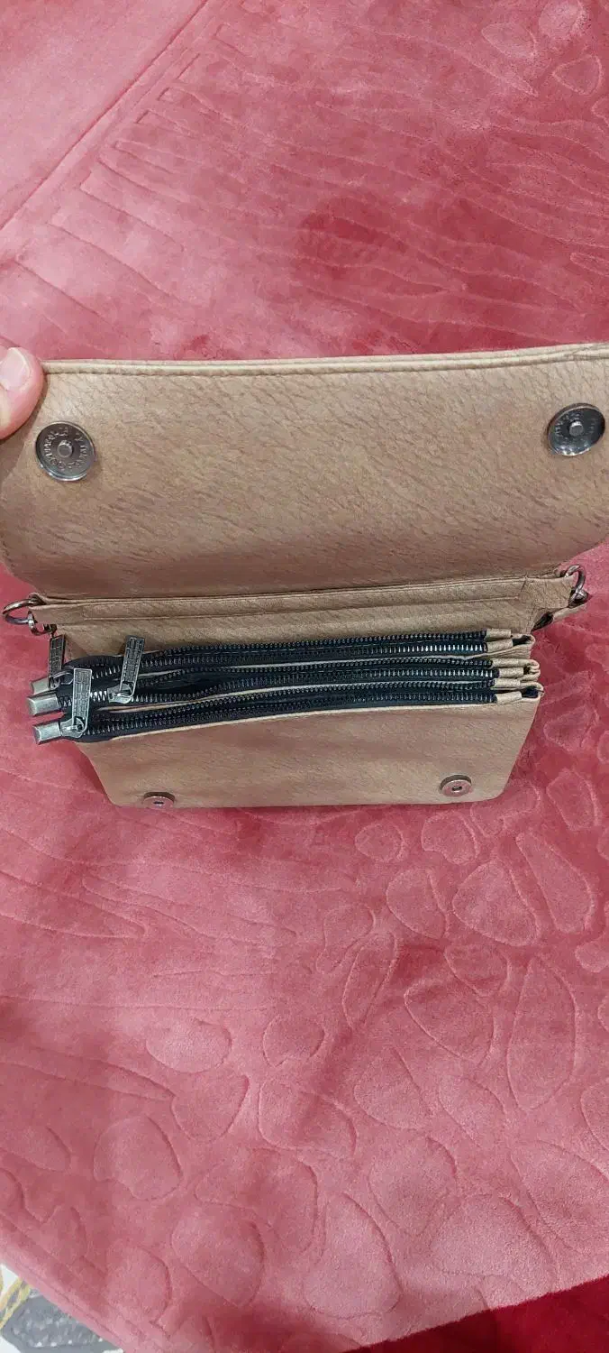 کیف|کیف، کفش، کمربند|ازنا, |دیوار