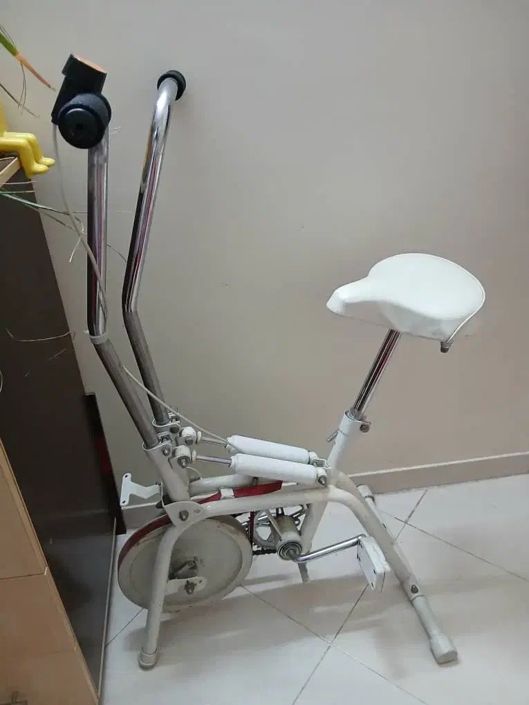 دوچرخه ثابت تمیز و سالم|تجهیزات ورزشی|فردیس, منظریه|دیوار