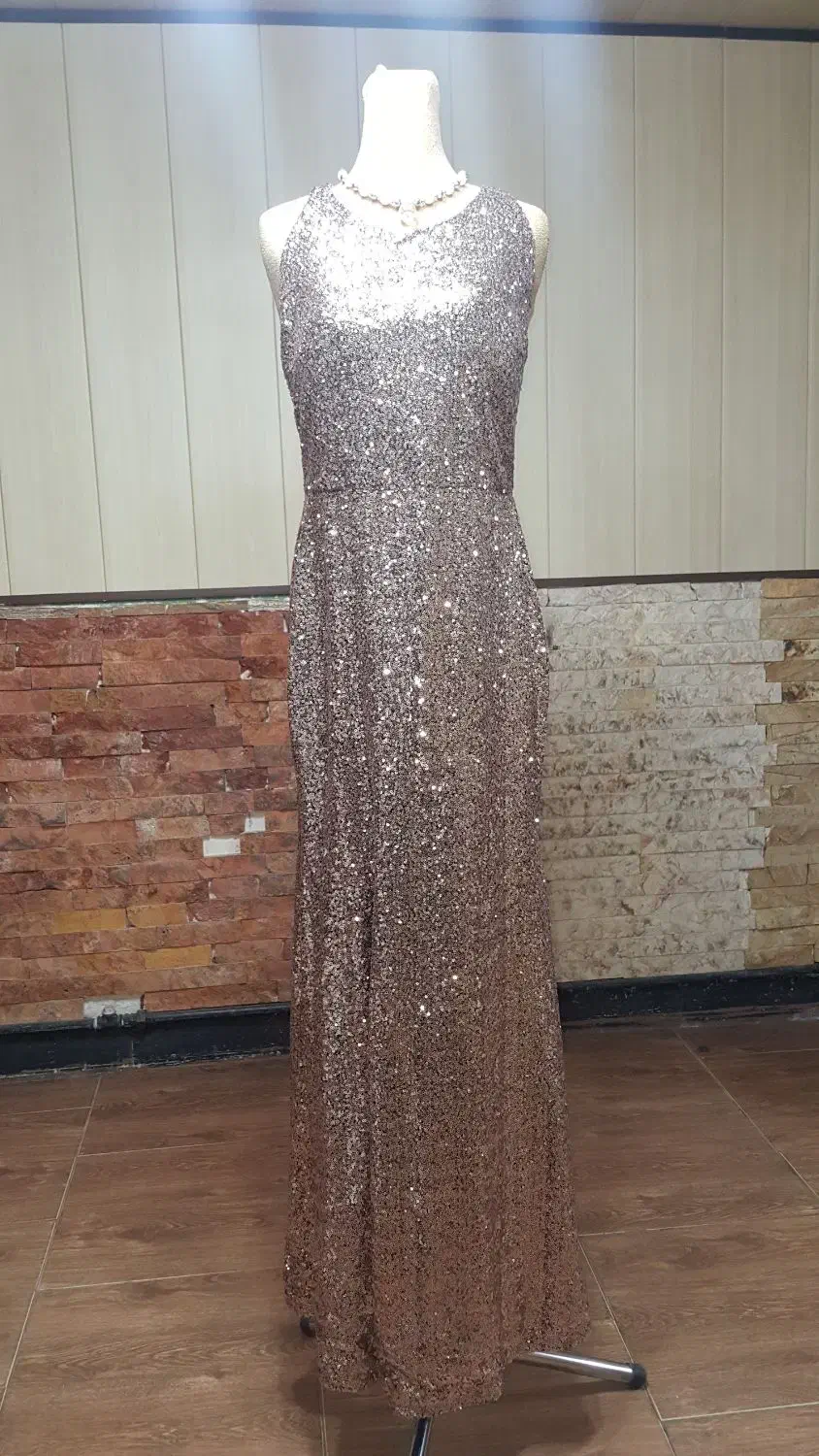 لباس جشن|لباس|شاهین‌شهر, حافظ جنوبی|دیوار