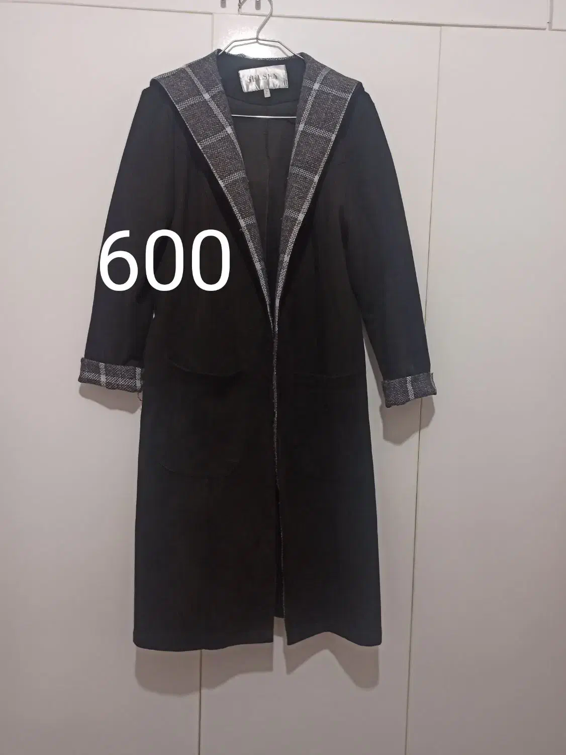 تعدادی پالتو و بارانی زنانه|لباس|دورود, |دیوار