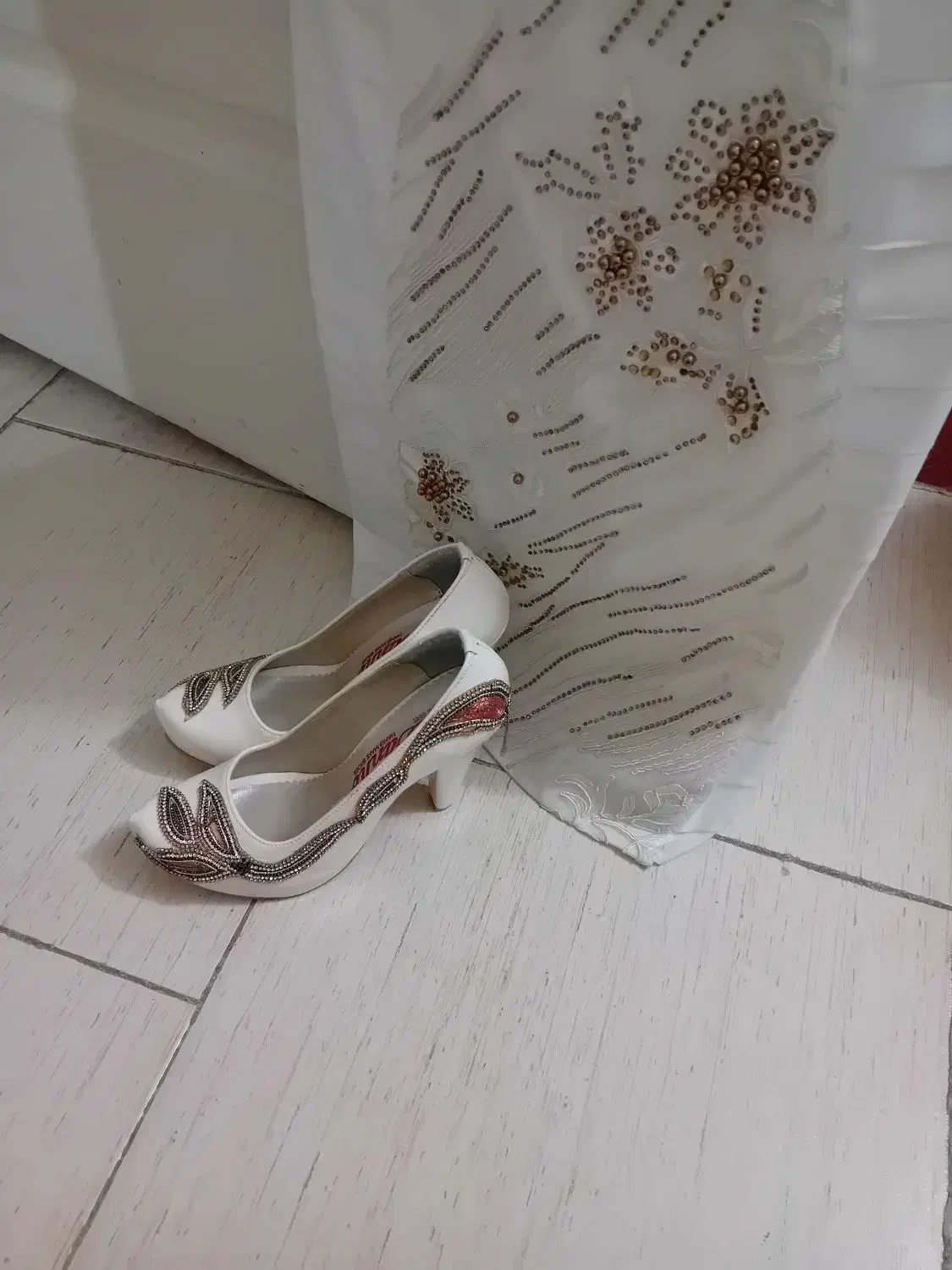 پیراهن مجلسی و کفش|لباس|قم, بنیاد|دیوار