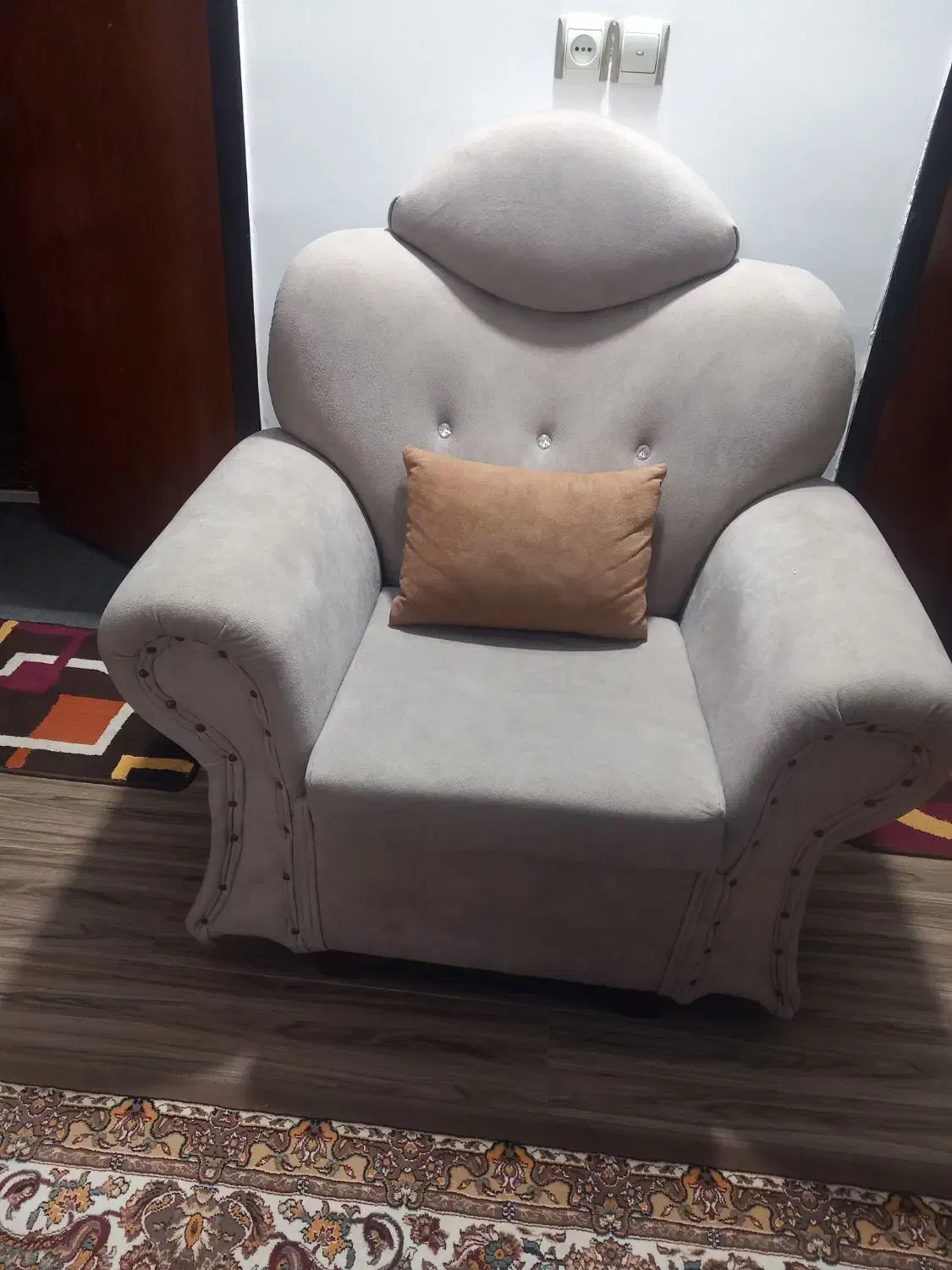 مبل هفت نفره تمیز و پر|مبلمان خانگی و میز عسلی|ساری, |دیوار