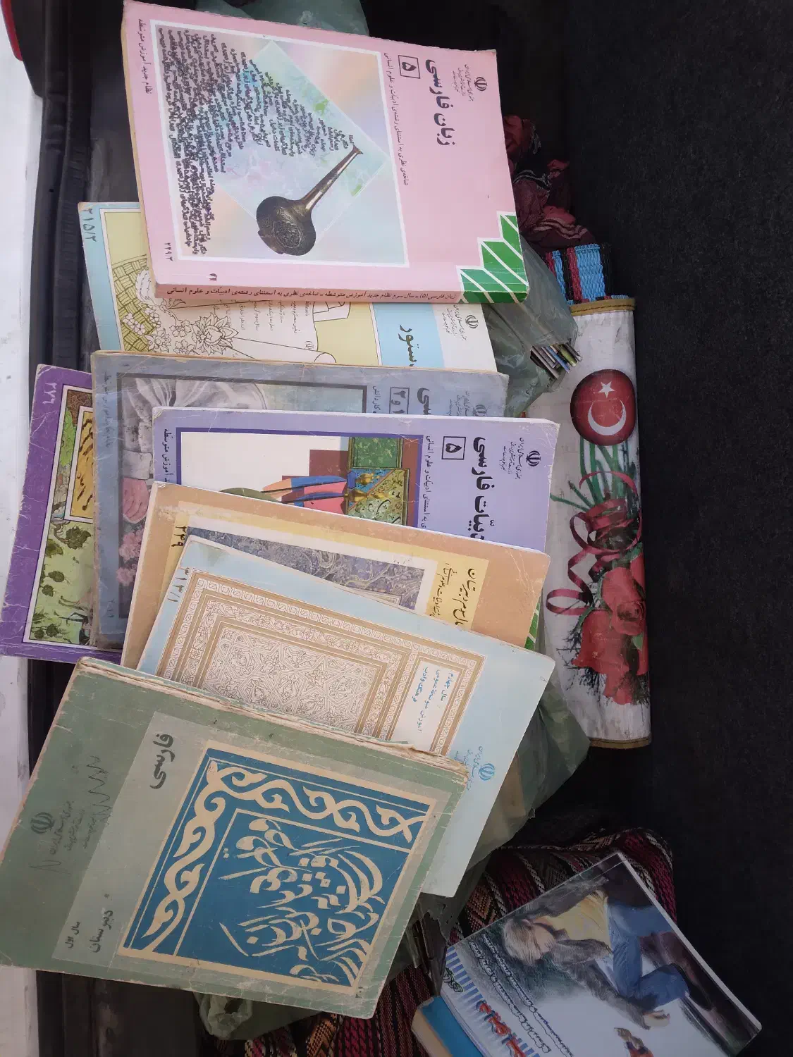 تعداد زیادی کتاب قدیمی زبان و ادبیات فارسی|کتاب و مجله تاریخی|شیراز, شهرک رضوان|دیوار