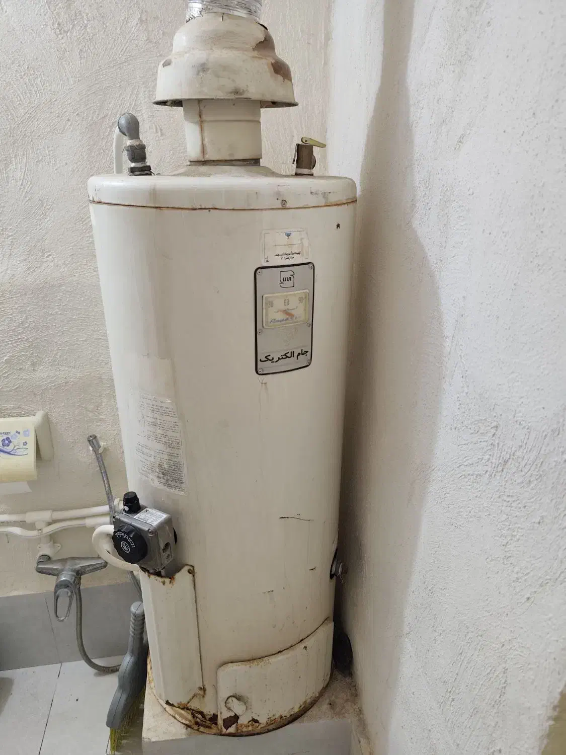 آبگرمکن گازی کاملا سالم و در حال استفاده|آبگرمکن، پکیج، شوفاژ|لار, |دیوار