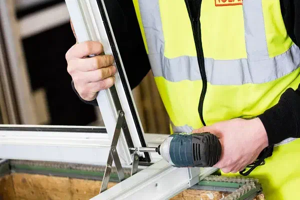 تعمیر و رگلاژ درب و پنجره یو پی وی سی upvc|خدمات پیشه و مهارت|پردیس, فاز ۳|دیوار