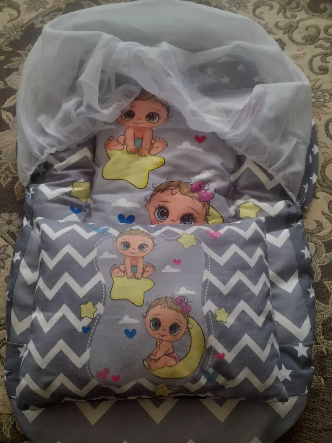 پشه بند نونو همراه بابالش|تخت و صندلی بچه|قم, امامزاده ابراهیم|دیوار