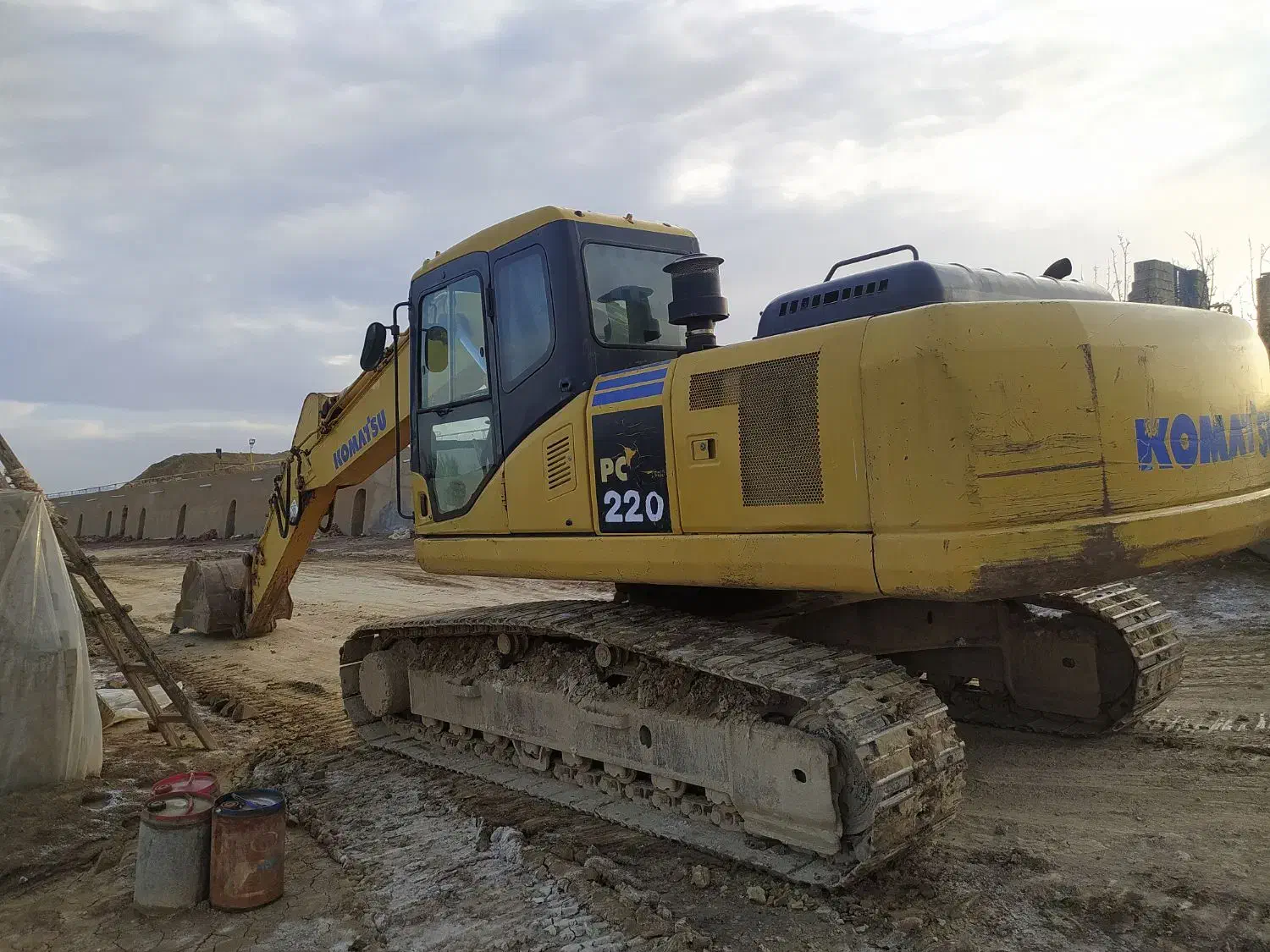 بیل مکانیکی زنجیری 220 خط 7کوماتسو|ماشینآلات صنعتی|اسلامشهر, ملکآباد|دیوار
