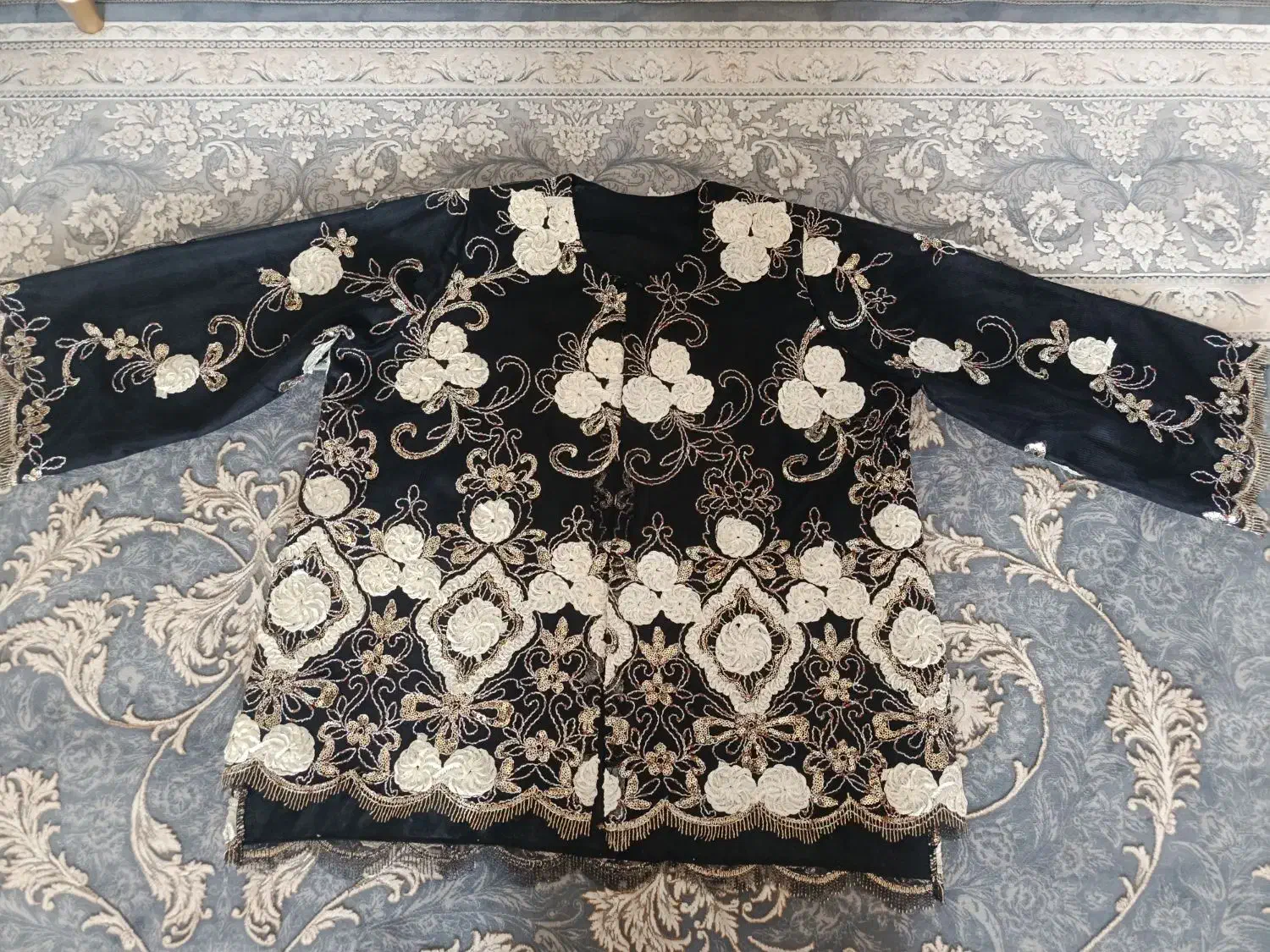 مانتو مجلسی|لباس|خرامه, |دیوار