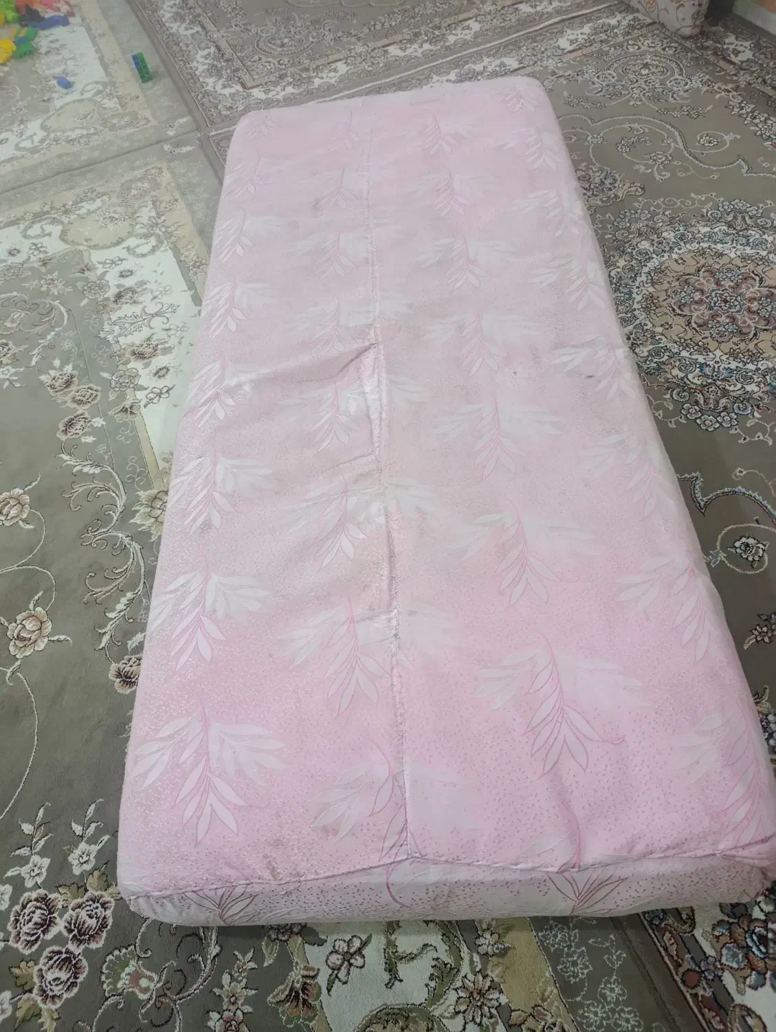 دشک|تشک تختخواب|دورود, |دیوار