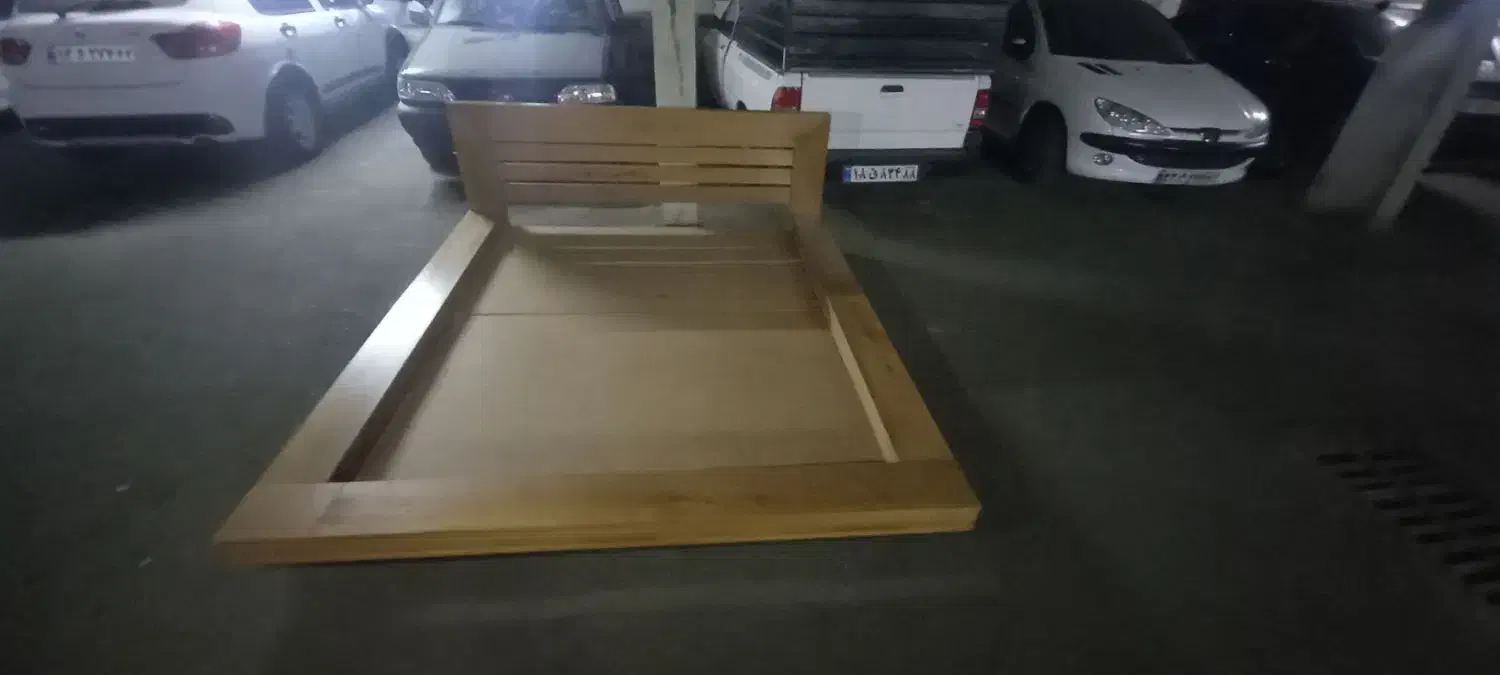 تخت خواب ۲نفره ساخته شده از چوب طبیعی گردو|تخت و سرویس خواب|ری, علایین|دیوار