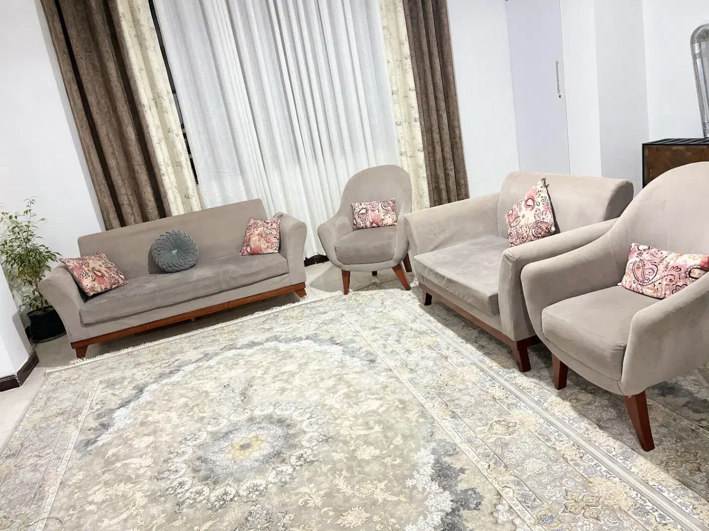 مبل ۷ نفره خوش قیمت و تمیز|مبلمان خانگی و میز عسلی|بوئین زهرا, |دیوار