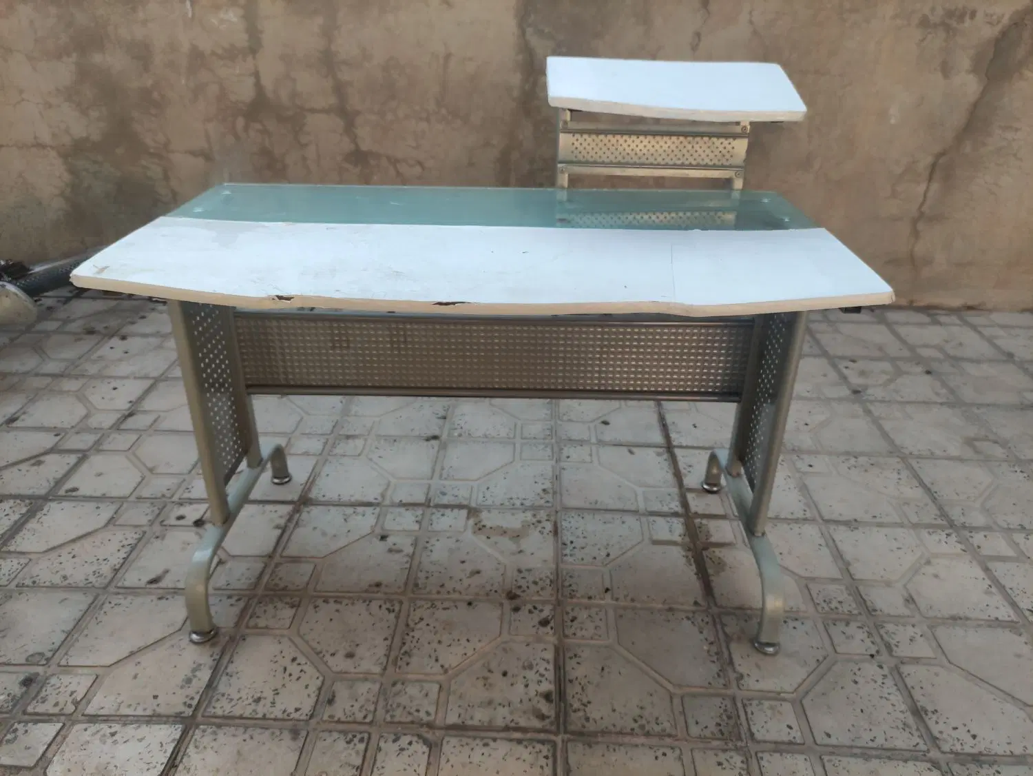 میز|میز تحریر و کامپیوتر|ایوان, |دیوار