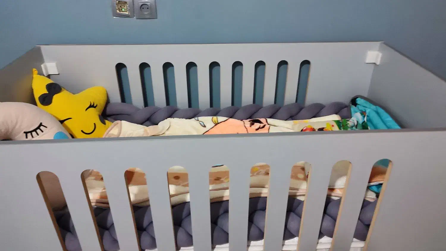 تخت کودک به همراه خوشخواب|تخت و صندلی بچه|ساری, |دیوار