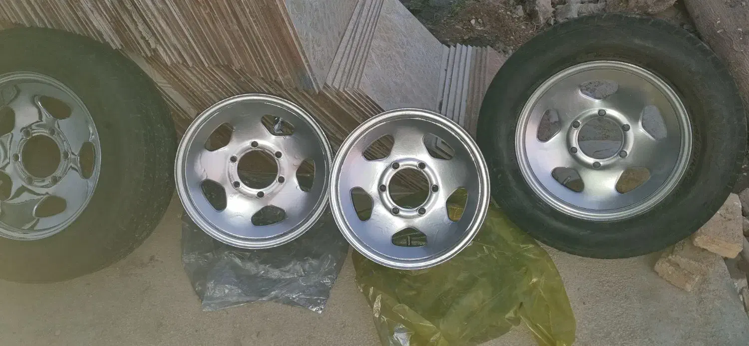 چهار عدد رینگ مزدا ودو عدد تایر مزدا|قطعات یدکی و لوازم جانبی|میاندوآب, |دیوار