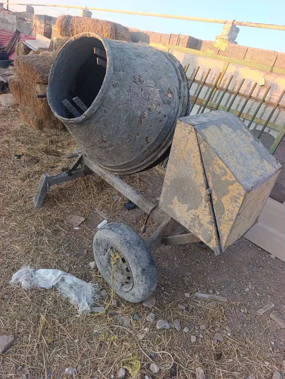 میکسر بتن|ماشین‌آلات صنعتی|زرندیه, |دیوار