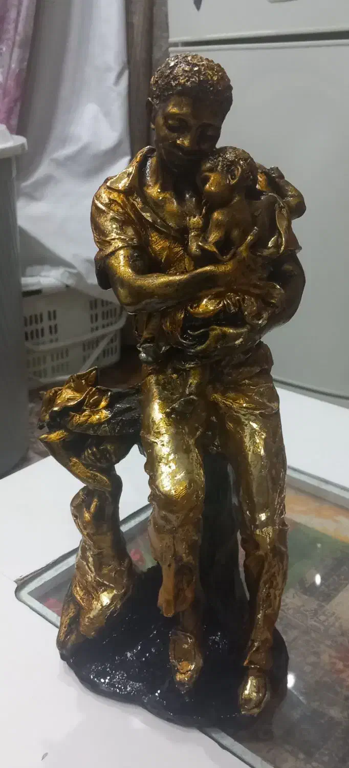 مجسمه طلایی مشکی کاملا سالم و نو|مجسمه، تندیس، ماکت|تهران, مشیریه|دیوار