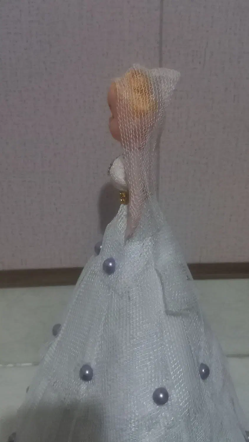 عروسک عروس|اسباب‌‌بازی|قم, باغ کرباسی|دیوار